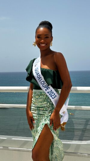 Jalylane Maës Instagram - Première journée média pour notre nouvelle Miss Guadeloupe 2023 🤩 Merci à l’hôtel @arawakbeachresort d’accueillir notre ambassadrice dans la suite Terre-de-Bas. ✨

 👗 @mariecarmen.paris 
💄 @botrand_elisabeth 
💆🏽‍♀️ @luiizdiamondsplace 
📍 @arawakbeachresort 

#MissGuadeloupe2023 #MissFrance2024 #RevElle ✨