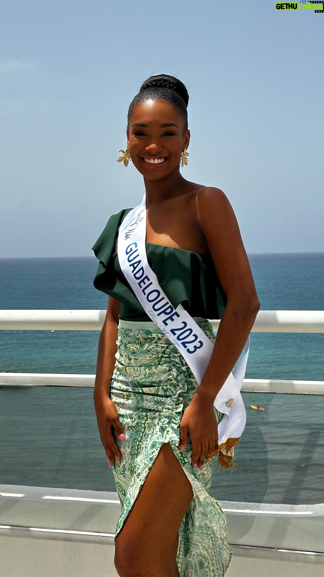 Jalylane Maës - 12.8K Likes - Première journée média pour notre nouvelle Miss Guadeloupe 2023 🤩 Merci à l’hôtel @arawakbeachresort d’accueillir notre ambassadrice dans la suite Terre-de-Bas. ✨
👗 @mariecarmen.paris
💄 @botrand_elisabeth
💆🏽♀️ @luiizdiamondsplace
📍 @arawakbeachresort
#MissGuadeloupe2023 #MissFrance2024 #RevElle ✨