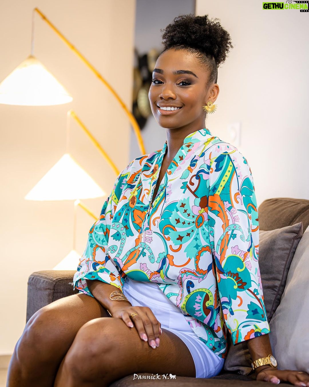Jalylane Maës Instagram - Abordons cette semaine avec un éclat de sourire. Tu peux devenir la personne de tes rêves si tu commences maintenant. 👗: @odyssee.boutique BO : @revesgwada 🏠: @tifleursoley 📸 : @danette_dn et @mathilde.garel CM : @malyck_n #tuesday #eclat #sourire #semaine #beaute #miss #villa #jaly #salon #detente #motivation #bonheur Saint-François, Guadeloupe