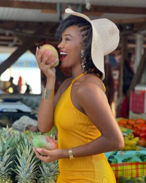 Jalylane Maës Instagram - Quel est votre fruit préféré ? Ananas, mangue ou pastèque ?
Consommons local !!!

#ananas #fruit #mangue #guadeloupe #pasteque #fruictivore #local #✨