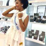 Jalylane Maës Instagram – En ce beau lundi ensoleillé ☀️.
Un retour en image sur ma séance de dédicace chez @oretsens.
Un grand merci à toutes les personnes qui sont venues à ma rencontre et qui me soutiennent pour l’élection Miss France 🇫🇷. 
Je remercie également l’ensemble des équipes @oretsens ainsi qu’a mon comité pour cet événement💕. 
@missguadeloupeofficiel @organisation.revelle 

👗: @kob.boutique @kevinobrianofficial 
BO et collier : @oretsens 
📍: pointe à pitre 

#dedicaces #miss #missguadeloupe #bijouterie #montre #bijoux #comite #rentree #seance #pointeapitre #proche #2024 #2023 #🥹 Pointe-à-Pitre