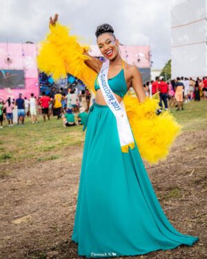 Jalylane Maës Instagram - Retour en image sur la @alldayinmusicfestival ✨

Merci encore à toute l’équipe @mcdonalds_antillesguyane pour l’invitation 💕

💇🏾‍♀️: @luiizdiamondsplace 
💄: me 
👗: @jmb.couture et @mcdonalds_antillesguyane 
📸: @danette_dn
