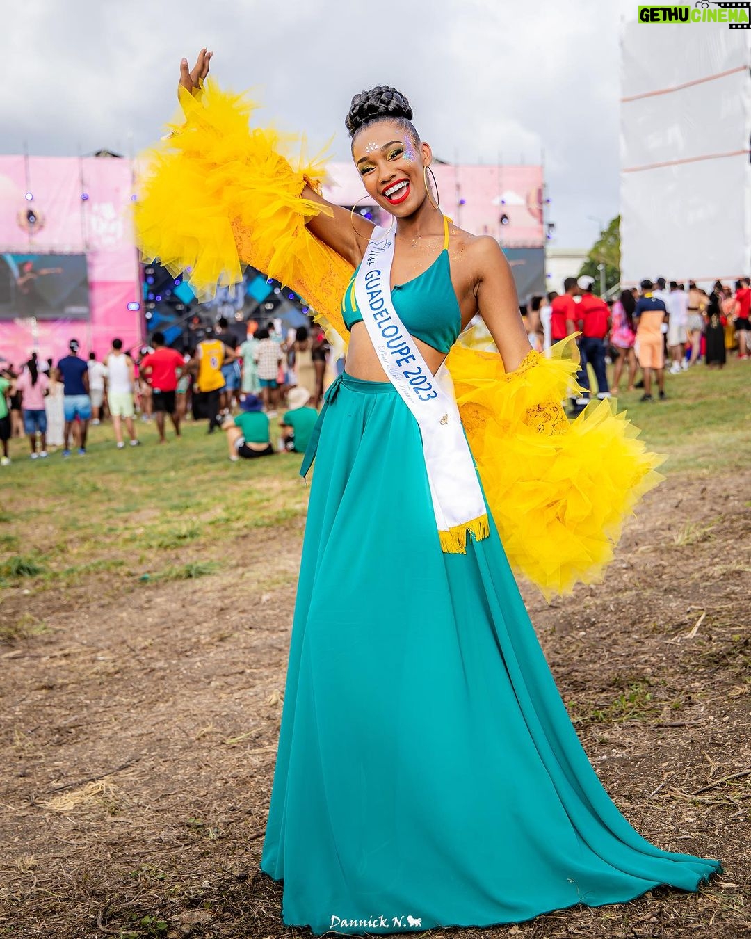 Jalylane Maës - 5.2K Likes - Retour en image sur la @alldayinmusicfestival ✨
Merci encore à toute l’équipe @mcdonalds_antillesguyane pour l’invitation 💕
💇🏾♀️: @luiizdiamondsplace
💄: me
👗: @jmb.couture et @mcdonalds_antillesguyane
📸: @danette_dn