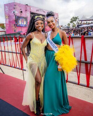 Jalylane Maës Instagram - Retour en image sur la @alldayinmusicfestival ✨

Merci encore à toute l’équipe @mcdonalds_antillesguyane pour l’invitation 💕

💇🏾‍♀️: @luiizdiamondsplace 
💄: me 
👗: @jmb.couture et @mcdonalds_antillesguyane 
📸: @danette_dn