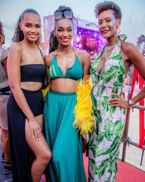Jalylane Maës Instagram - Retour en image sur la @alldayinmusicfestival ✨

Merci encore à toute l’équipe @mcdonalds_antillesguyane pour l’invitation 💕

💇🏾‍♀️: @luiizdiamondsplace 
💄: me 
👗: @jmb.couture et @mcdonalds_antillesguyane 
📸: @danette_dn