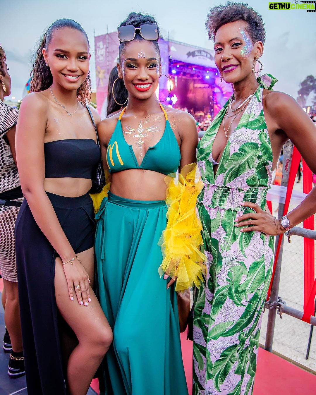 Jalylane Maës - 5.2K Likes - Retour en image sur la @alldayinmusicfestival ✨
Merci encore à toute l’équipe @mcdonalds_antillesguyane pour l’invitation 💕
💇🏾♀️: @luiizdiamondsplace
💄: me
👗: @jmb.couture et @mcdonalds_antillesguyane
📸: @danette_dn