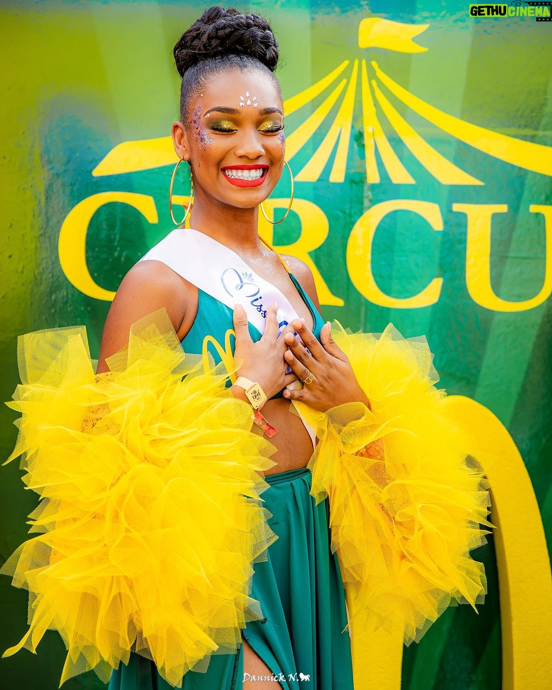 Jalylane Maës - 5.2K Likes - Retour en image sur la @alldayinmusicfestival ✨
Merci encore à toute l’équipe @mcdonalds_antillesguyane pour l’invitation 💕
💇🏾♀️: @luiizdiamondsplace
💄: me
👗: @jmb.couture et @mcdonalds_antillesguyane
📸: @danette_dn