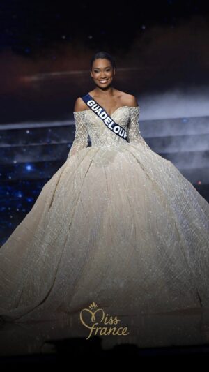 Jalylane Maës Instagram - Miss France 2024 🇫🇷

Redécouvrez tous les passages de notre belle 3ème dauphine @jalylanemaes.off ! 😍
Faisait-elle partie de vos favorites ?🤍

#missguadeloupe #missfrance #missfrance2024 #missguadeloupe2023 #guadeloupe