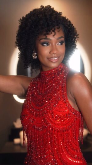 Jalylane Maës Instagram - À quelques heures d’écrire l’histoire 👑 Mobilisons-nous pour que @jalylanemaes.off devienne la prochaine ambassadrice la France 🇫🇷 

📺 Rendez-vous ce samedi 16 décembre à partir de 
16h10 sur @viaatv (Guadeloupe) 
21h10 sur @tf1 (Hexagone) 

💄 @lindzyparis
📍 @canopyparistrocadero
💆🏾‍♀️ @alexisrosso 
👗 @maison_cinderella
Bijoux @oretsens
📹 @christbytheway x @auregendron
Direction Artistique : @marvynvala 

@organisation.revelle
#MissGuadeloupe2023 #MissFrance2024 #RevElle ✨