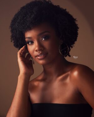 Jalylane Maës Instagram - J-4 ! L’élection approche à grand pas 👑 Qu’avez-vous prévu pour la soirée du 16 décembre ? 

📺 Rendez-vous à partir de 
16h10 sur @viaatv (Guadeloupe) 
21h10 sur @tf1 (Hexagone) 

💄 @botrand_elisabeth
📸 @twox_photographie

#MissGuadeloupe2023 #MissFrance2024 #RevElle ✨