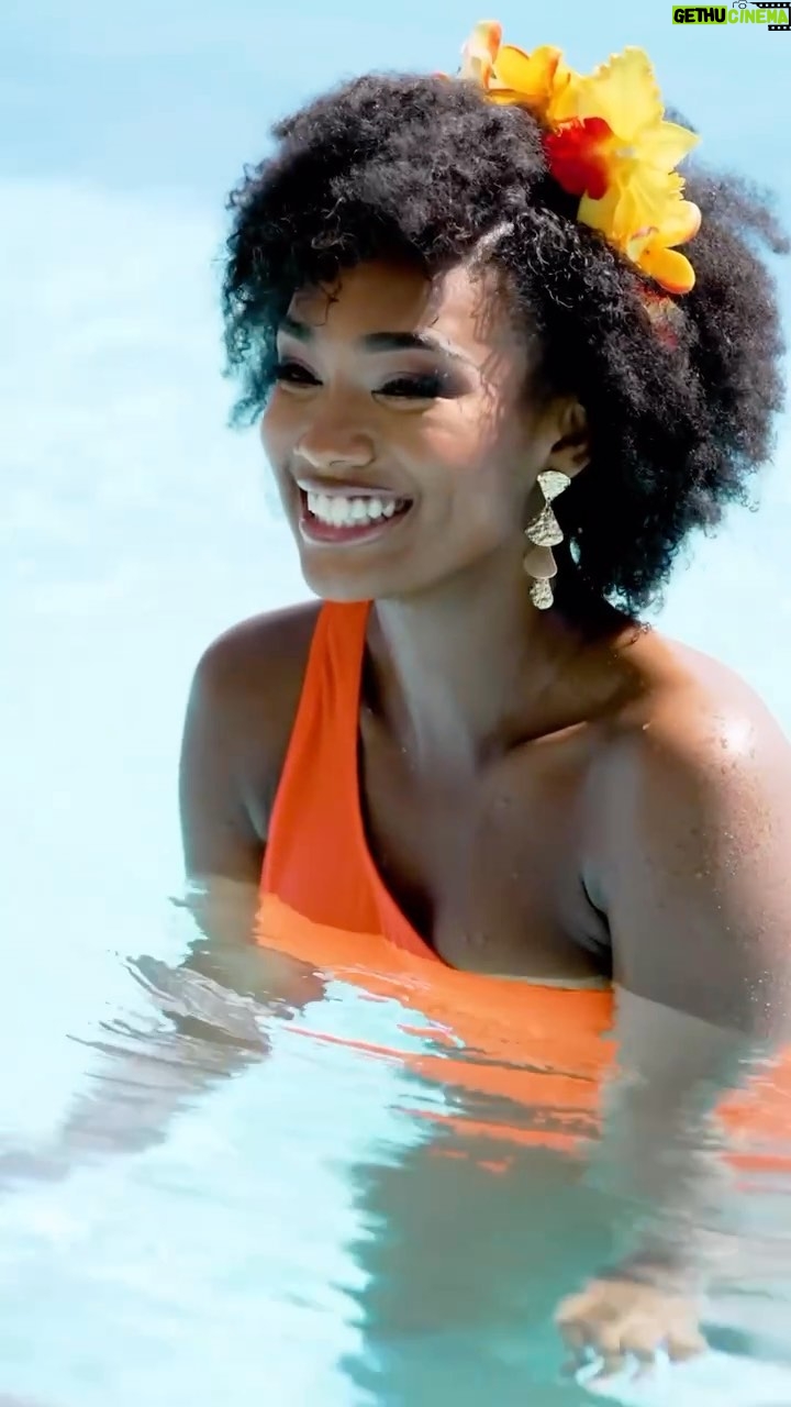 Jalylane Maës - 5.1K Likes - Helloo tout le monde, déjà une semaine que nous sommes arrivées en Guyane 🥰
Je profite de ce moment off pour vous partager l’extrait d’un de mes shooting en Guadeloupe 🦋 Merci beaucoup pour tout l’amour que vous me portez 💕
💄 @botrand_elisabeth
📍 @villa_vista_del_mar x @villaprestigeantilles
📹 @shyno1 x @inovreal_
Direction Artistique : @chloemozaroff
#MissGuadeloupe2023 #MissFrance2024 #RevElle ✨