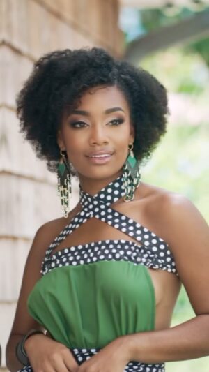 Jalylane Maës Instagram - 👑 Nouvelle journée en Guyane pour @jalylanemaes.off 🥰 Entre les masterclass et les différentes visites, notre ambassadrice enchaine les activités à un rythme soutenu ! 

Le 16 décembre prochain, mobilisons-nous et votons Miss Guadeloupe ! L’élection sera diffusée à partir de 16h10 sur @viaatv (Guadeloupe) et 21h10 sur @tf1 (Hexagone) 🇫🇷

👗💍 @kinte_cie_fwi 
💄 @botrand_elisabeth
📍 @villa_vista_del_mar x @villaprestigeantilles 
📹 @shyno1 x @inovreal_ 
Direction Artistique : @chloemozaroff 

#MissGuadeloupe2023 #MissFrance2024 #RevElle ✨