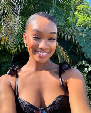 Jalylane Maës Instagram - Good Morning Monday ✨

Passez une excellente semaine, très productive et qui nous rapproche un peu plus de nos objectifs. 

Alors quels sont vos objectifs de cette semaine ? 

#motivation #beauty #monday #lundi #productive #semaine #serieux #objectif #selflove #discipline #encouragement #jaly #potentiel #janvier