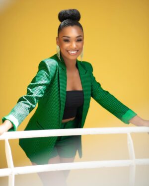 Jalylane Maës Instagram - Dans une semaine, notre ambassadrice rejoindra Paris avant de débuter l’aventure Miss France 👑🇫🇷 

Le 16 décembre, mobilisons-nous pour @jalylanemaes.off 🤩 
💄 @botrand_elisabeth 
Look @glamour.brissac 
📸 @ludovic_lolia 

#MissGuadeloupe2023 #MissFrance2024 #RevElle ✨