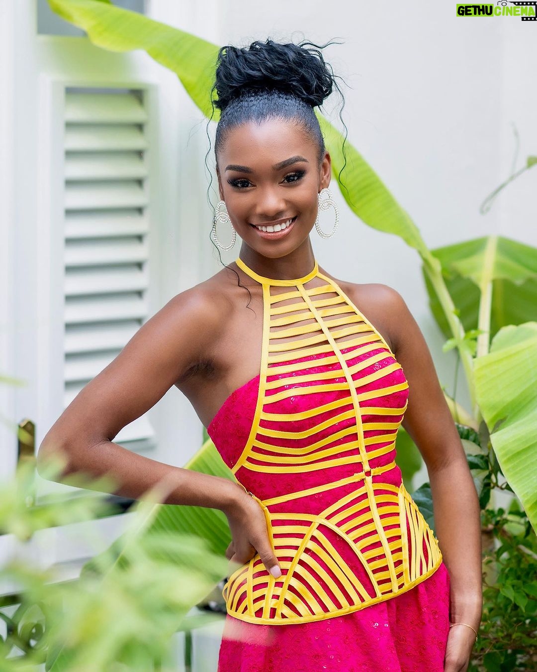 Jalylane Maës - 4.8K Likes - Belle rentrée à tous 📚
Notre ambassadrice @jalylane.maes va elle aussi faire sa rentrée et débuter sa préparation pour l’élection de Miss France 2024 ! En parallèle, Miss Guadeloupe 2023 poursuit ses engagements aux côtés des jeunes pour leur insertion professionnelle. 💼
👗 @jmb.couture
💆🏾♀️ @luiizdiamondsplace
💄 @botrand_elisabeth
📍 @maisonvictoirepap
📸 @happyman_photography / @tchokerstudios_fwi
#MissGuadeloupe2023 #MissFrance2024 #RevElle ✨