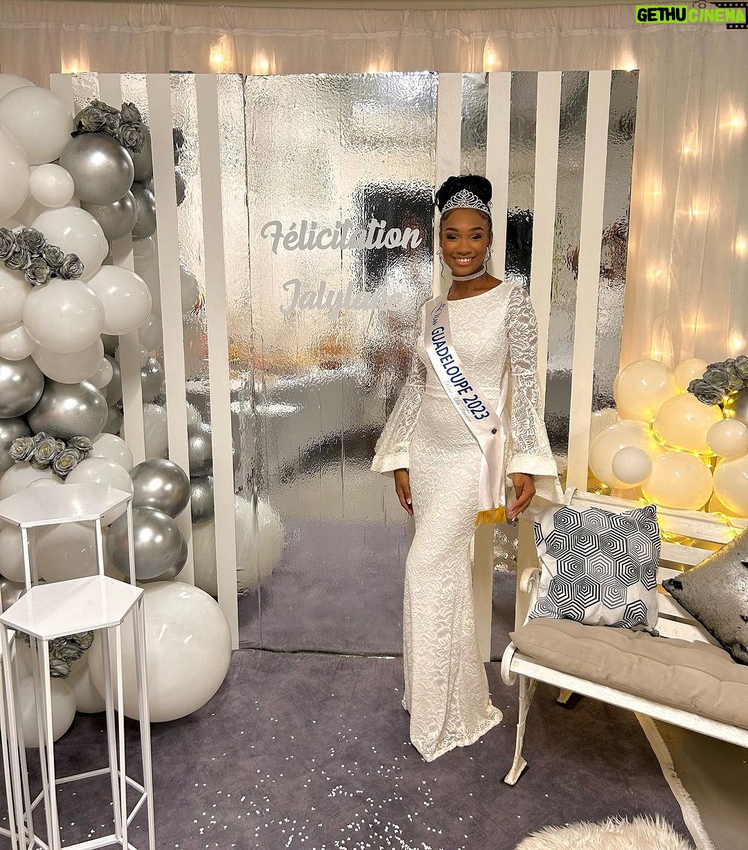 Jalylane Maës - 5.4K Likes - JLY CELEBRATION ✨❤️
Il fallait que je remercie les acteurs majeurs de notre réussite ✨
Bachelière et Miss Guadeloupe 2023 ❤️
Merci vraiment pour tout ce n’est pas ma victoire mais la notre.
Vous pouvez compter sur moi pour l’élection Miss France.
Je donnerai le meilleur de moi même 💓
Je vous aime
Gros bisous ❤️
👗: @showroomdesnouvellestendances
BO : @oretsens
🍾: @impec_guadeloupe
🍔: @triple_a_971