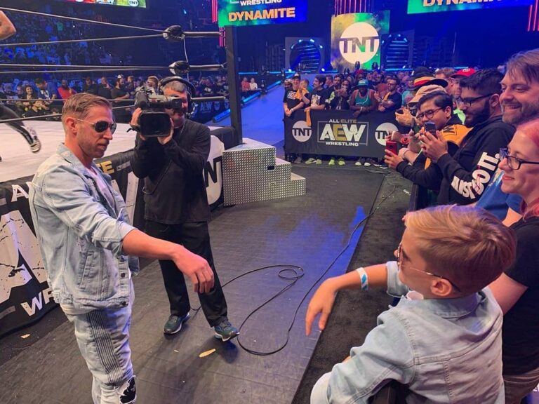 James Cipperly Instagram - Recognize. . . . #baybee #dogpound #AEW #aewdynamite #tnt #camera #monday #frontrow #mats Capital One Arena