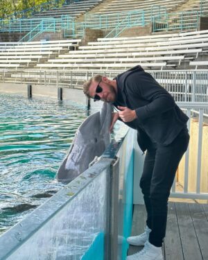 James Cipperly Instagram - I rate this smooch six out of six flags.
.
.
.
#monday #mondaymotivation #mondaymood #dolphin #smooch #water #bleachers #sixflags