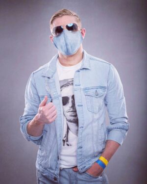James Cipperly Instagram - Portrait - May 2020
.
.
.
#baybee #mask #denim #cover #friday #aew #sunglasses #portrait #standing #stand #standup .
.
.
@speedy.photo