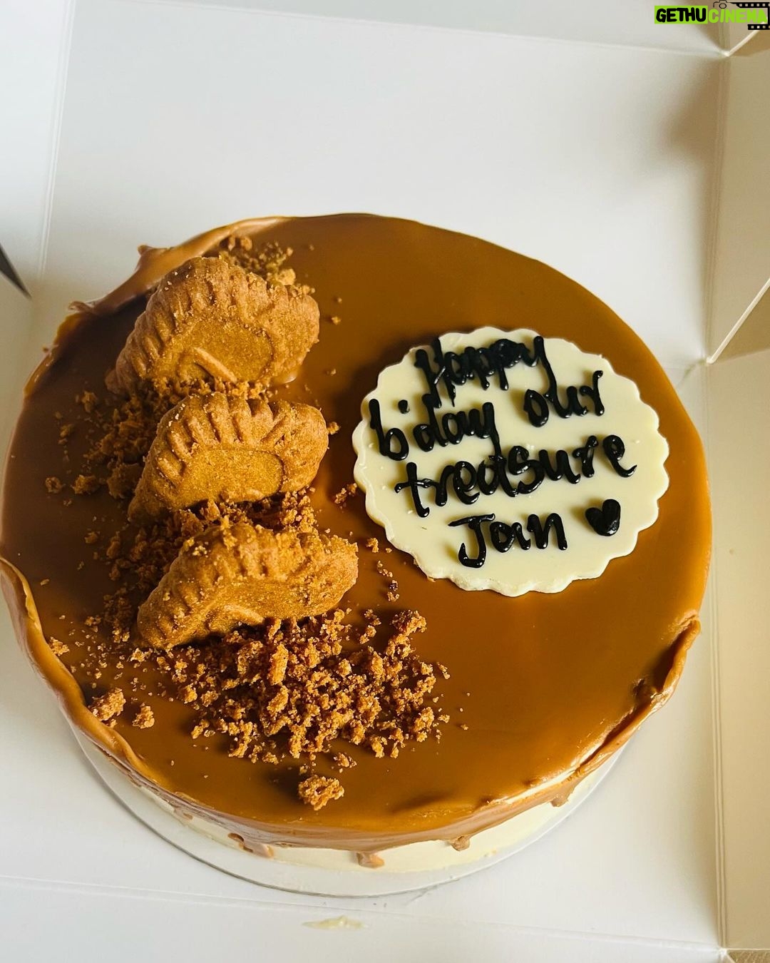 Janani Ashok Kumar Instagram - “GRATITUDE” This whole year has taught me so much. I’ve grown one more year older, & also wiser than before. I Understood one thing for sure, you can’t force connections. If they want to stay, they would and it happens effortlessly. 🤍 I’m speechless with the generosity of your love & it’s my duty to thank each and every soul from the bottom of my heart for all the lovely wishes on my birthday. You guys are the best 💯🎈 🎂 I’m so blessed to have the best of friends and an amazing Family 🫠 to support me all through my journey. Thank you Universe I feel so grateful for everything that you have blessed me with so far. 🔱 As I’m marching towards another wonderful year I wish it’s filled with lots of laughter, surprises, joy, love, art, challenges, opportunities & experiences that will make me grow wiser day by day. - Thank you 🙏🏼 “Just me, myself & I” #hbd #2023 #november #novemberbaby Chennai, India
