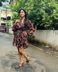 Janani Ashok Kumar Instagram - I’m wondering 30 years ago today I was celebrating my 1st birthday 🎈 - Wearing: @forevernew_india 📸: @vahitha.begam.5492 - #birthday2023 Chennai, India