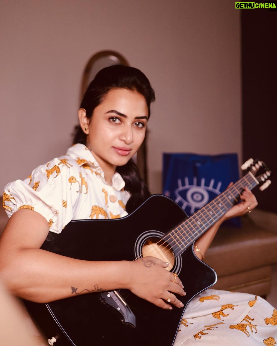 Janani Ashok Kumar Instagram - How amazing life gets when you have a very small meaningful circle of people I love my clan so much π₯ΉππΌβ¨ Grateful for the people in my life right now πβ¨π«π€π― - πΈ: @raghul_raghupathy Chennai, India