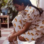 Janani Ashok Kumar Instagram - How amazing life gets when you have a very small meaningful circle of people I love my clan so much 🥹🙏🏼✨ Grateful for the people in my life right now 🙃✨💫🤍💯 - 📸: @raghul_raghupathy Chennai, India