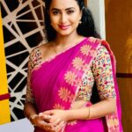 Janani Ashok Kumar Instagram - வாழ்ந்தாலும் தரை வீழ்ந்தாலும்… உன் கால்கள் என் நெஞ்சில் வாழத் தேனே வா… 💝 - 📸: @vahitha.begam.5492 Chennai, India