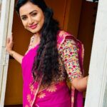Janani Ashok Kumar Instagram - வாழ்ந்தாலும் தரை வீழ்ந்தாலும்… உன் கால்கள் என் நெஞ்சில் வாழத் தேனே வா… 💝 - 📸: @vahitha.begam.5492 Chennai, India