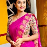 Janani Ashok Kumar Instagram – வாழ்ந்தாலும் தரை வீழ்ந்தாலும்…
உன் கால்கள் என் நெஞ்சில் வாழத் தேனே வா…
💝
–
📸: @vahitha.begam.5492 Chennai, India