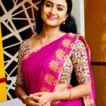 Janani Ashok Kumar Instagram - வாழ்ந்தாலும் தரை வீழ்ந்தாலும்… உன் கால்கள் என் நெஞ்சில் வாழத் தேனே வா… 💝 - 📸: @vahitha.begam.5492 Chennai, India