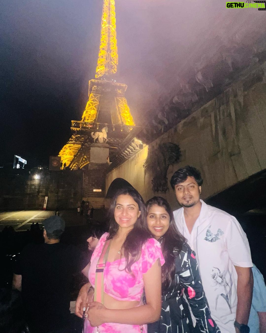 Janani Ashok Kumar Instagram - The minute we stepped in to Paris we already manifested for our next visit here ✨ Manifesting for good and good things only 🫶🏼 Paris, France