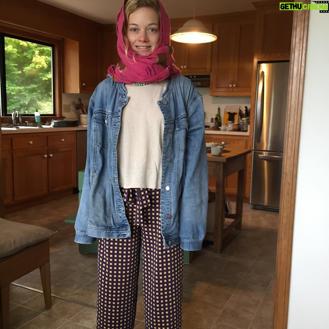 Jane Levy Instagram - my flight is delayed and I found this cool picture of me