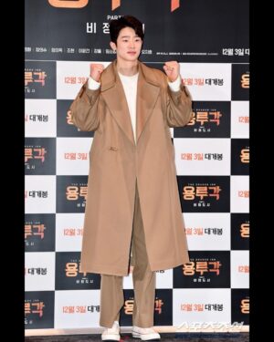 Jang Eui-soo Instagram - #용루각 #언론시사회