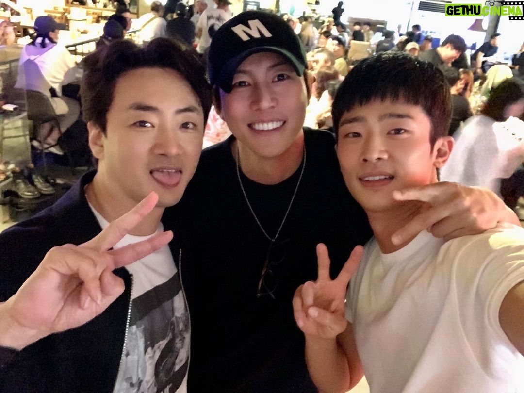 Jang Eui-soo Instagram - 나쁜놈 착한놈 좋은놈 놈놈놈 - #가면의여왕 #정사장 #차레오 #조용필