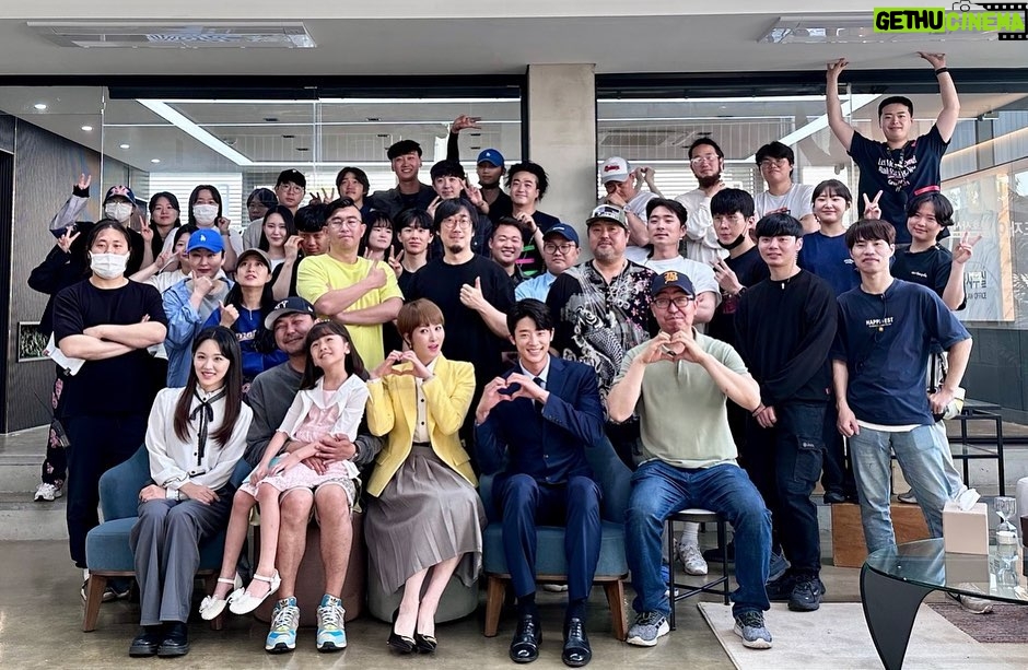 Jang Eui-soo Instagram - 강호중감독님 정말 행복했습니다!! . 가면의여왕 안녕 도재이변호사님 안녕 용필이 안녕 감사합니다🫡