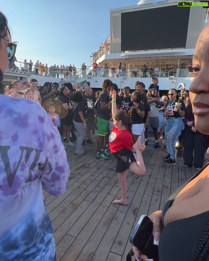 Janice Faison Instagram - They were jamming on this cruise.