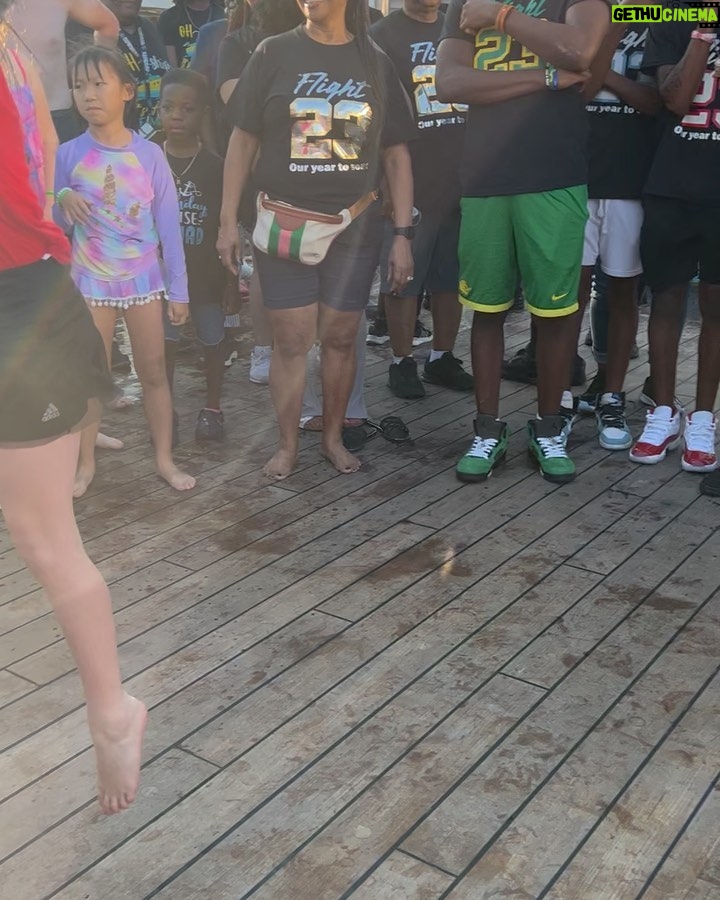 Janice Faison Instagram - They were jamming on this cruise.