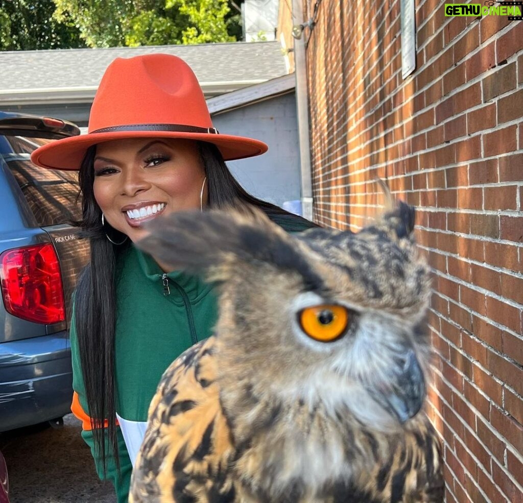 Janice Faison Instagram - On set with Owls. Love this