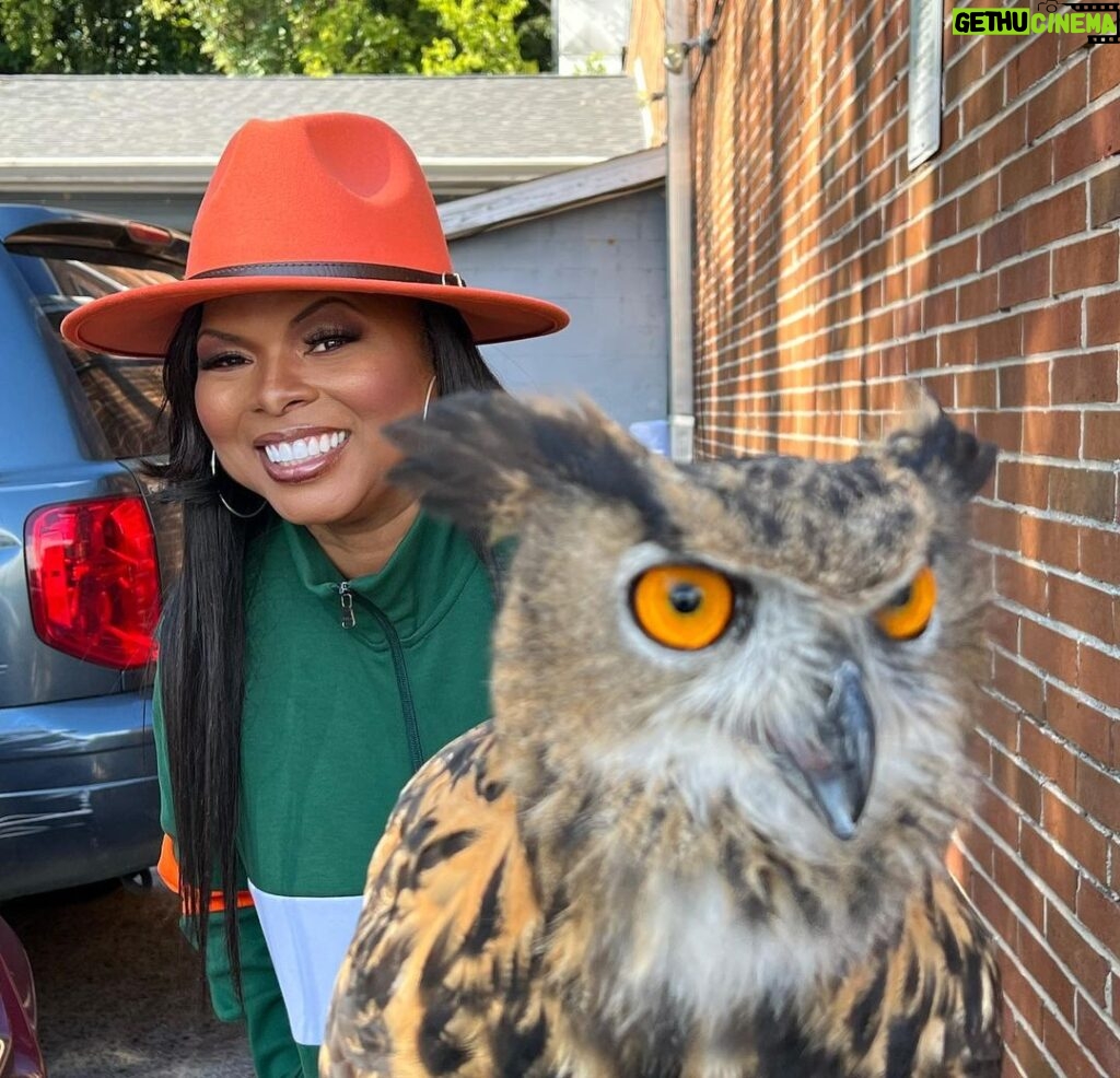 Janice Faison Instagram - On set with Owls. Love this