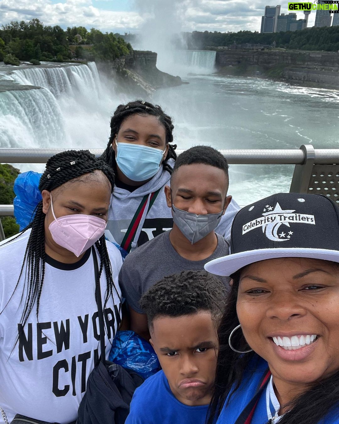 Janice Faison Instagram - Niagara Falls is beautiful ! I can cross this off my bucket list.