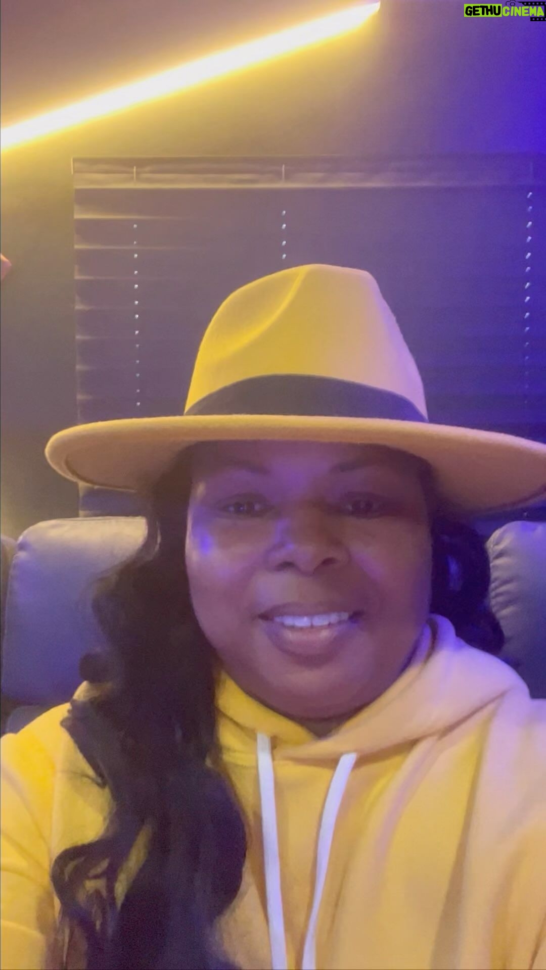 Janice Faison Instagram - On Set with the Shaqmobile! @celebritytrailers