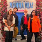 Jankee Parekh Instagram – Went to Mamma MIA with ma Mamma & Dadda! 

Whatte absolute riot ❤️‍🔥 @nmacc.india