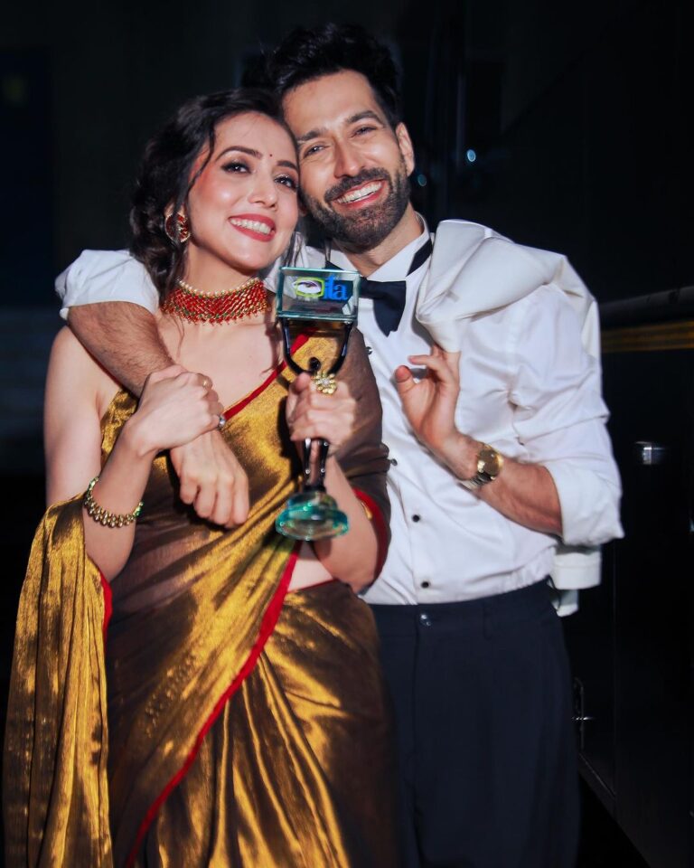 Jankee Parekh Instagram - Last night was special. We won the honour of Best Actor Drama, Jury - Television for the 3rd consecutive year at the @theitaofficial for a very special show and character which keeps giving 🍬 To be rewarded for the collective passion, discipline and craft of my entire team, cast & crew at Bade Achhe Lagte Hain, Season 2 & 3 is a feat I will never take for granted. Massive gratitude to my collaborator and industry champion @ektarkapoor for your continued trust, belief and love ❤️ This honour would not be the same if I din’t have the absolute support of my best half @jank_ee to share this who took over the bulk of our parenting responsibilities whilst I toiled on my show. Hopefully I’ve been making up for it in the last few months 😉 To my audiences, forever humbled and grateful ❤️ P.S. swipe left for a picture of the 3 gorgeous silver ladies spending some peaceful time together. Best Actor, ITA 2021, 2022 and 2023… 📸 @horilhumad स्टाइल @amritasaluja01 Tux @thehouseofgovinda Sari @houseofurrmi HMU @ali_hair_art x @zaid_ars92