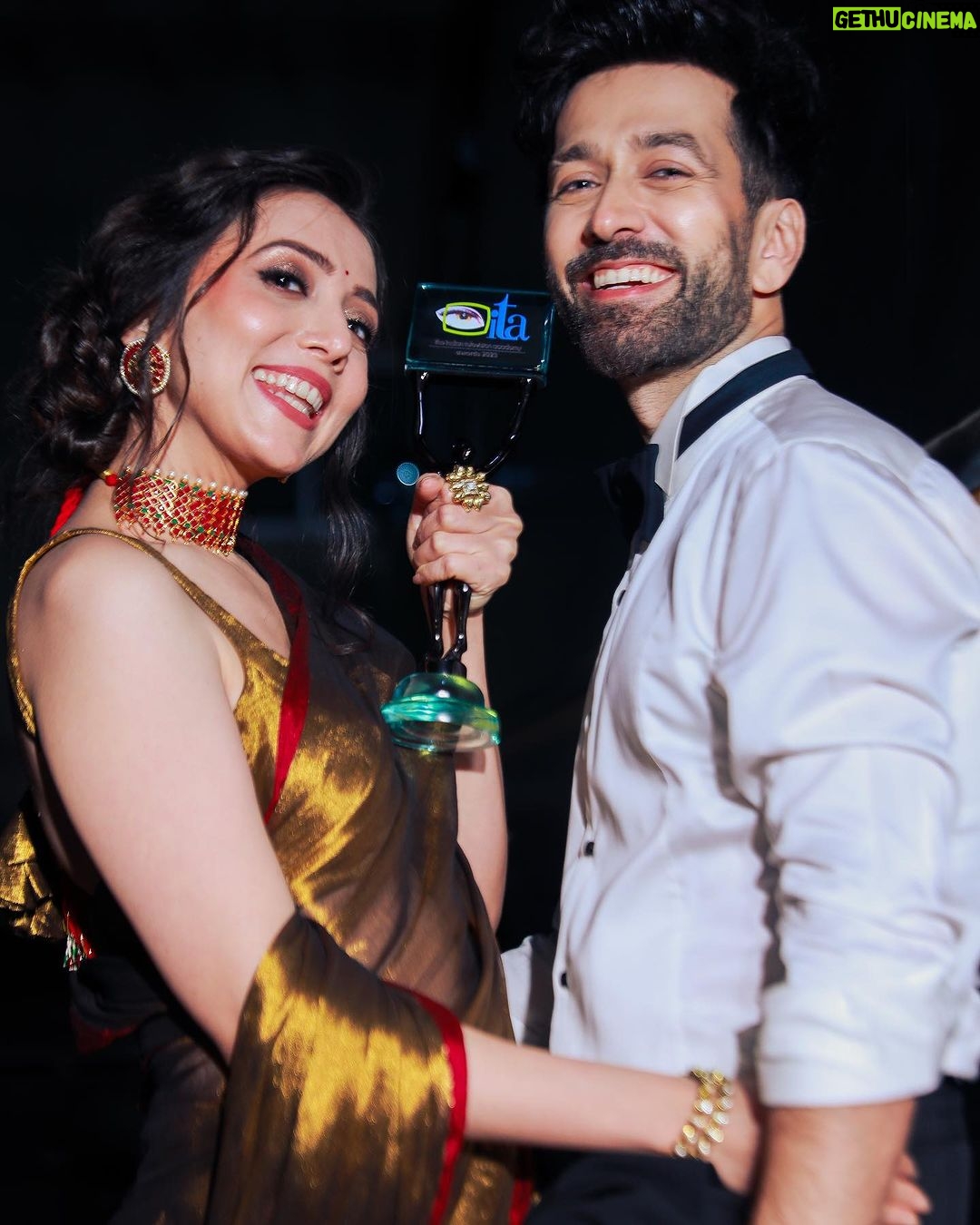 Jankee Parekh Instagram - Last night was special. We won the honour of Best Actor Drama, Jury - Television for the 3rd consecutive year at the @theitaofficial for a very special show and character which keeps giving 🍬 To be rewarded for the collective passion, discipline and craft of my entire team, cast & crew at Bade Achhe Lagte Hain, Season 2 & 3 is a feat I will never take for granted. Massive gratitude to my collaborator and industry champion @ektarkapoor for your continued trust, belief and love ❤️ This honour would not be the same if I din’t have the absolute support of my best half @jank_ee to share this who took over the bulk of our parenting responsibilities whilst I toiled on my show. Hopefully I’ve been making up for it in the last few months 😉 To my audiences, forever humbled and grateful ❤️ P.S. swipe left for a picture of the 3 gorgeous silver ladies spending some peaceful time together. Best Actor, ITA 2021, 2022 and 2023… 📸 @horilhumad स्टाइल @amritasaluja01 Tux @thehouseofgovinda Sari @houseofurrmi HMU @ali_hair_art x @zaid_ars92