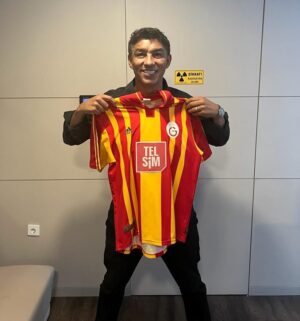 Jardel Instagram - Bu gömleği giydiğim için, sonsuza kadar kalbimde kalacak hikayeler yazdığım için çok gurur duyuyorum!❤️💛