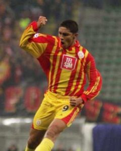 Jardel Instagram - Galatasaray hayranları, 23 yıl sonra Türkiye'ye dönüşüm yakın! Beni Türkiye'de görmek isteyen kimler var? Takipte kalın.👀⚽️🙏🏽❤️💛 Boa tarde fãs do galatasaray, após 23 anos o meu regresso à Turquia está para breve! Quem gostaria de me ver em solo turco? Fiquem atentos. 👀⚽️🙏🏽❤️💛