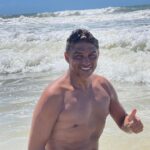 Jardel Instagram - Começando o dia da melhor forma! 💪🏽🙏🏽 Nunca se esqueçam a felicidade reside em quem sabe desfrutar de cada momento da vida. Valorize seus desejos, cultive seus sonhos, busque seus objetivos. Fortaleza, Brazil