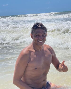 Jardel Instagram - Começando o dia da melhor forma! 💪🏽🙏🏽 
Nunca se esqueçam a felicidade reside em quem sabe desfrutar de cada momento da vida.
Valorize seus desejos, cultive seus sonhos, busque seus objetivos.