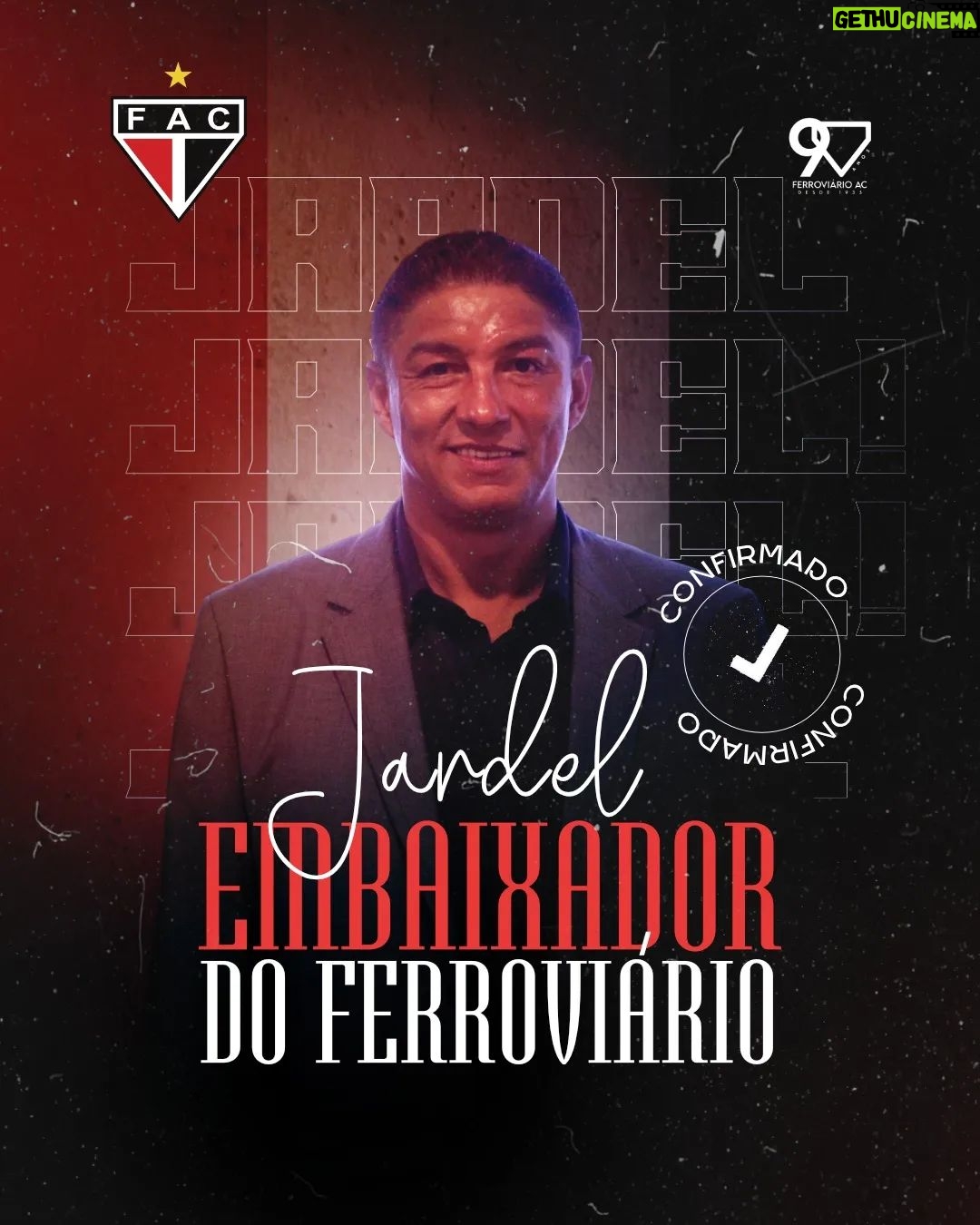Jardel Instagram - TEMOS EMBAIXADOR 🇾🇪 Mário Jardel, maior jogador cearense da história, cria das categorias de base do Ferrão e declaradamente apaixonado torcedor coral, é o novo Embaixador do Ferroviário Atlético Clube. Em cerimônia realizada na noite de ontem, Jardel foi oficialmente empossado nesta nova função, agora fora das quatro linhas, e representará o Ferroviário perante instituições, potenciais patrocinadores e investidores, dentro e fora do país, buscando parcerias de peso, como também no descobrimento de novos valores e futuros craques. Uma abrangência longa de ações que engrandecerá cria e criador, mais uma vez juntos, agora em uma nova fase. Jardel foi um dos grandes artilheiros do planeta na sua geração, com convocações e gol pela Seleção Brasileira, e único brasileiro a conquistar duas vezes a Chuteira de Ouro da Europa. Lançado no time profissional do Ferroviário em 25/08/1990, quando ainda não havia completado 17 anos de idade, Jardel entrou no segundo tempo de uma vitória fácil de 4×0 em cima do Guarani de Juazeiro. No ano seguinte foi negociado com o Vasco/RJ e ganhou o mundo de forma espetacular depois de brilhar no Grêmio/RS, virando ídolo das torcidas do Porto/POR, Sporting/POR e Galatasaray/TUR. Quase 20 anos depois de seu primeiro jogo com a camisa coral, Jardel voltou ao Ferroviário gerando muita empolgação. Apresentado ao vivo na TV, em 1°/02/2009, desceu triunfalmente de helicóptero, três dias depois, no Elzir Cabral, como uma das maiores contratações da história do futebol cearense. Na reestreia, Jardel entrou aos 28 minutos do segundo tempo e, aos 37, após cruzamento da direita, a bola chegou no peito do centroavante, que tirou a marcação do zagueiro e, com uma facilidade impressionante, deu um tapa na bola, por cobertura, matando o goleiro adversário. Golaço de Jardel e vitória coral por 2×1 sobre o Quixadá, em 11/03/2009. Em nenhum momento, nem no auge da carreira, Jardel deixou de lembrar do Ferroviário, seu clube do coração, contribuindo e enaltecendo-o, mesmo de longe. Hoje, assume como Embaixador do Ferroviário com um mundo de possibilidades pela frente!! Vamos juntos, @mariojardelofficial 🤍 #RaizÉSerFerroviário #Ferrão90Anos